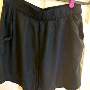 H&M black flowy shorts size 10